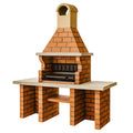 Grillkamin aus Ziegelstein und Beton mit Schornstein